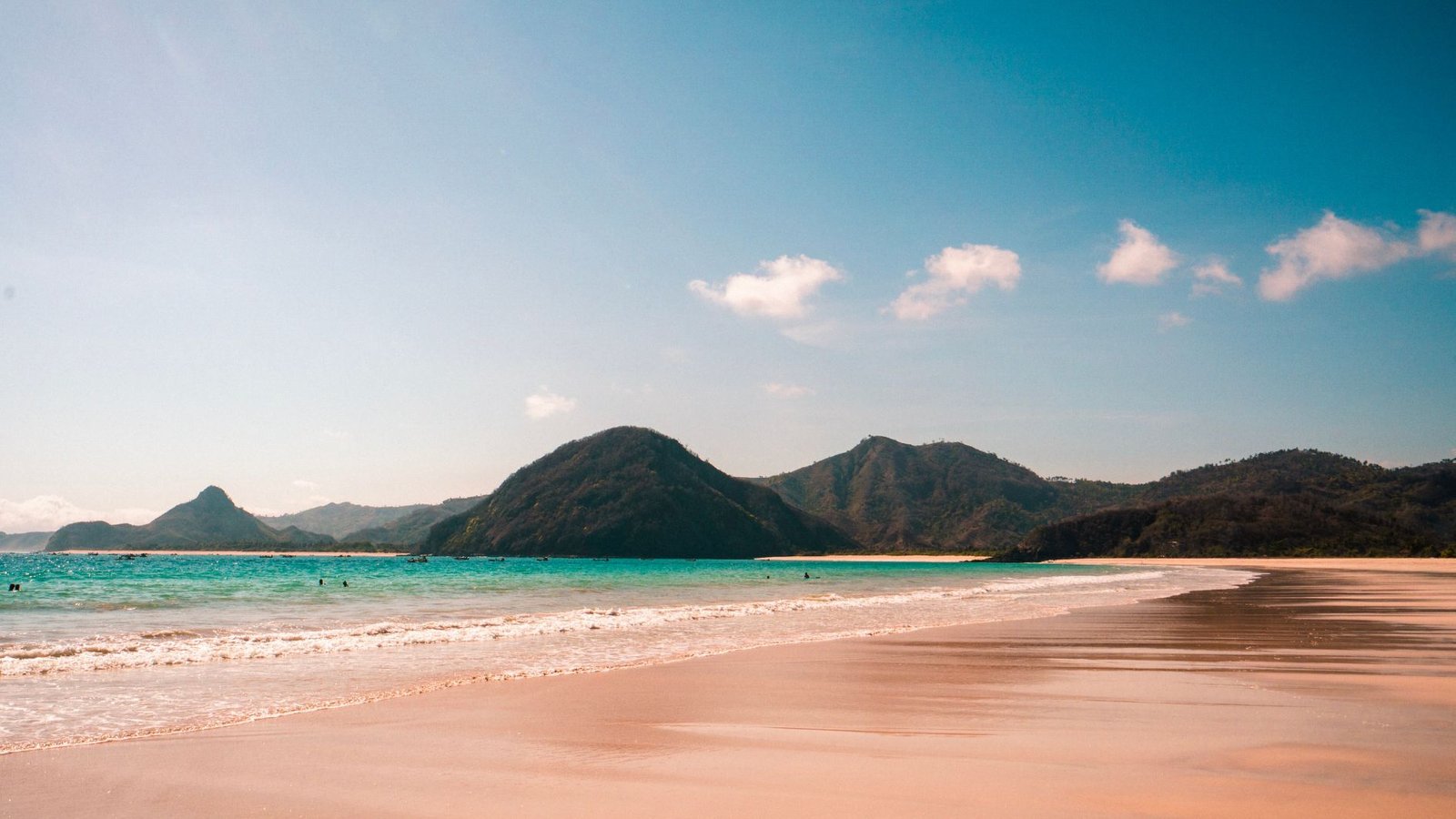 Lombok Paradise - Tropical beach with crystal clear water and white sand